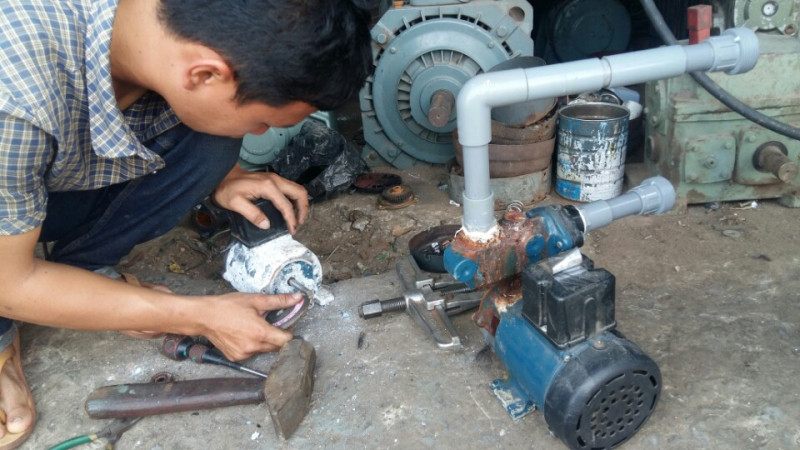 Với bộ phận dịch vụ sửa máy bơm của 1FIX™, chúng tôi có thể thực hiện sửa chữa và nâng cấp trên tất cả các loại máy bơm nước và động cơ (motor) máy bơm