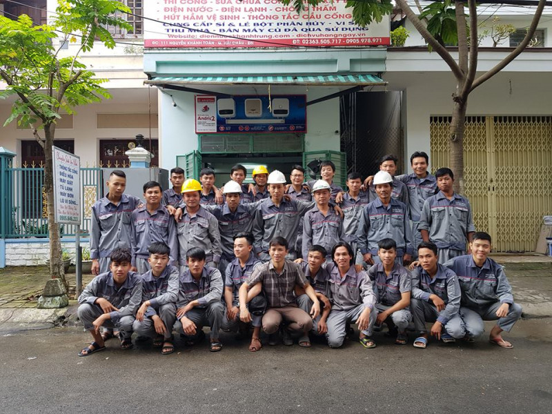 Đội ngũ nhân viên điện lạnh Khánh Trung