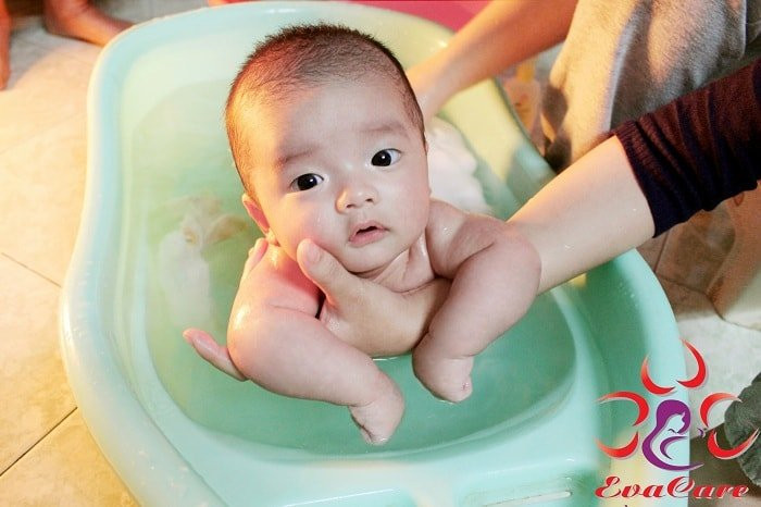 Dựa trên quy trình tắm bé của Bộ Y Tế, dịch vụ tắm bé sơ sinh tại nhà Evacare được thực hiện theo quy trình 11 bước