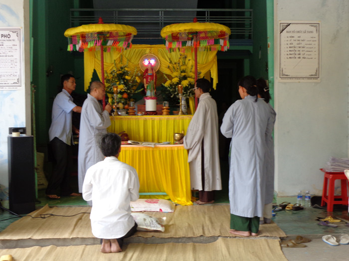 Đội ngũ nhân viên nhiệt tình, chu đáo sẵn sàng đáp ứng nhu cầu của quý khách trong thời gian sớm nhất