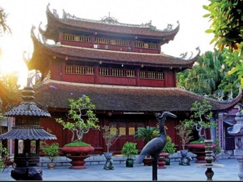 Gác chuông 3 tầng của chùa Dư Hàng