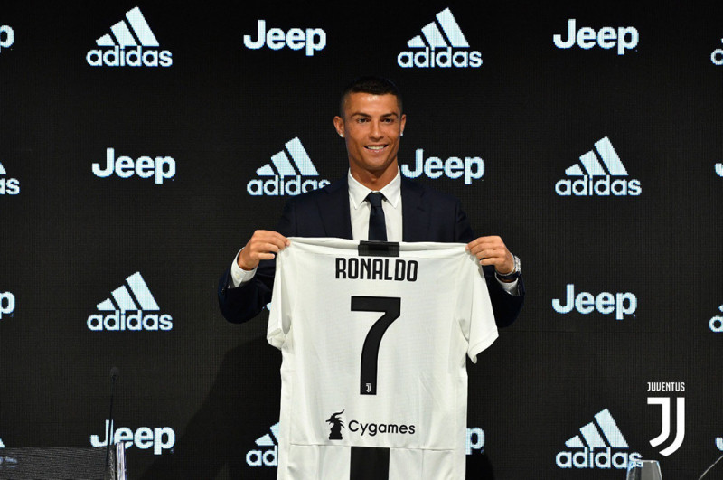 Vụ chuyển nhượng shock nhất năm - CR7 rời Real sang Juventus