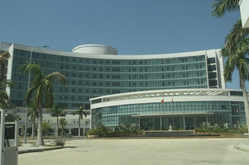 Bệnh viện ung thư Đà Nẵng nằm tại đường Phùng Hưng, Hòa Minh, Liên Chiểu