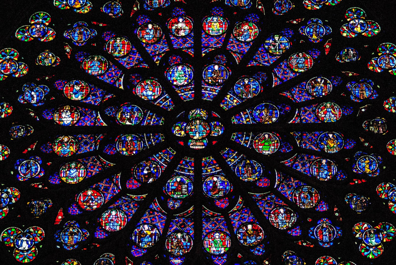 Cửa kính hình hoa hồng tại Nhà thờ Đức Bà Paris