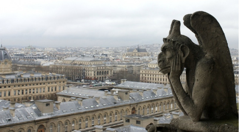 Tượng chimers Stryga bên trên Nhà thờ Đức Bà Paris