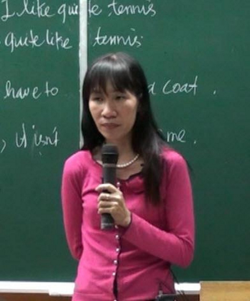 Cô Nguyễn Diệp Hồng có 7 năm kinh nghiệm ôn luyện thi đại học và nhiều năm kinh nghiệm giảng dạy tiếng Anh