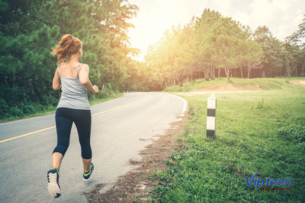 Chạy bộ đều đặn hằng ngày ở một tốc độ nhất định sẽ sinh ra nhiều hormone tăng trưởng từ đó kích thích chiều cao phát triển