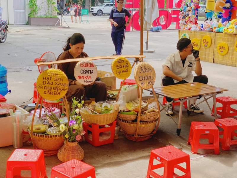 Phiên chợ cuối tuần