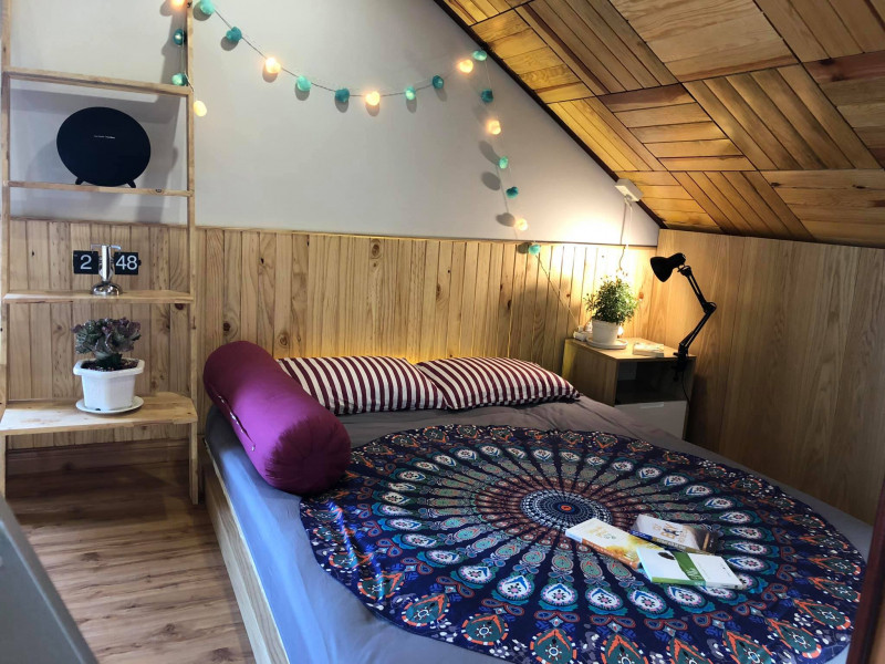 Phòng ngủ mang hơi hứng vintage của Dusk Homestay