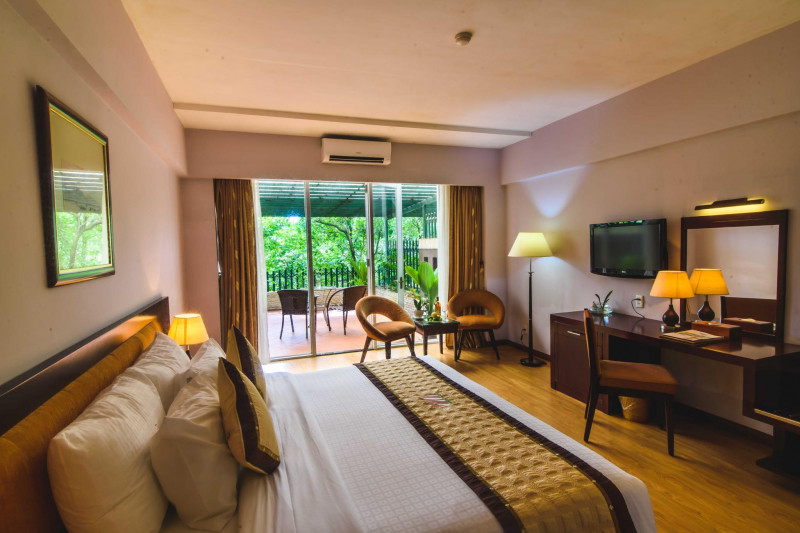 Khách sạn có 9 tầng gồm 106 phòng nghỉ hiện đại, đầy đủ tiện nghi và không gian thoáng đãng, sạch sẽ.