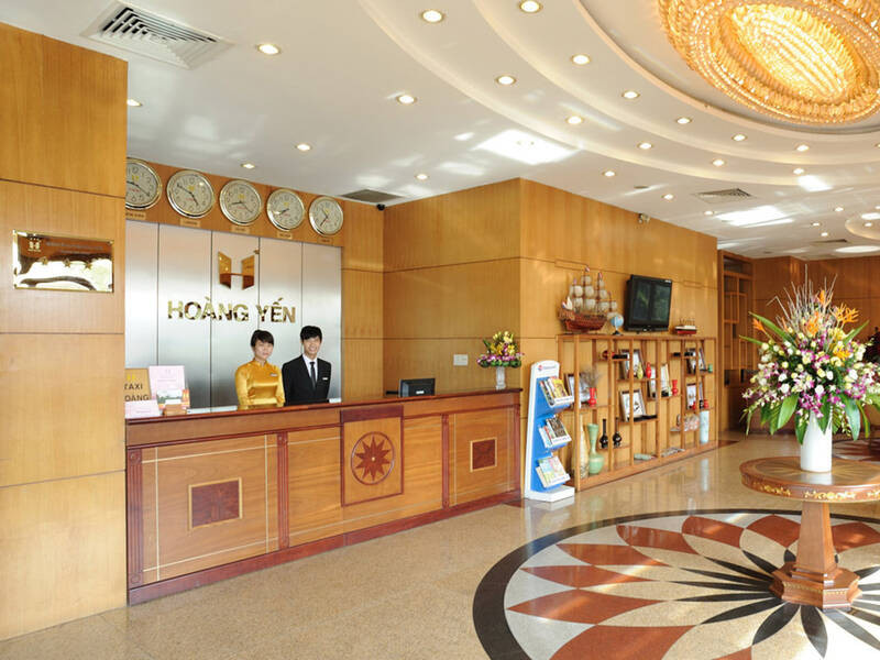 Sảnh khách sạn Hoàng Yến