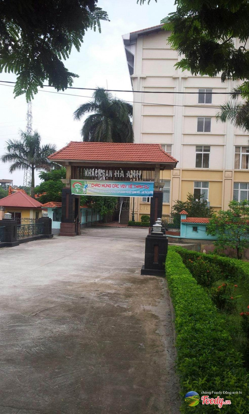 Khách sạn Hà Anh nhìn từ cổng vào
