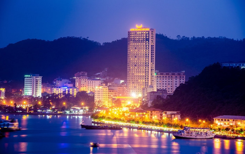 Khách sạn Mường Thanh Quảng Ninh nhìn từ xa