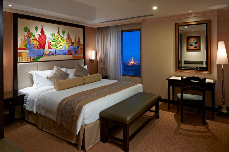 Phòng ngủ tại khách sạn Sule Shangri - La