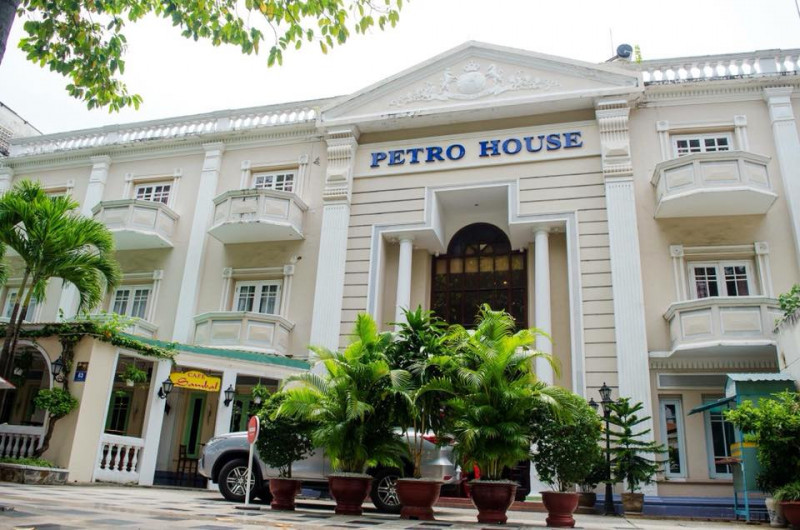 PETRO HOUSE - Business hotel & E-Casino