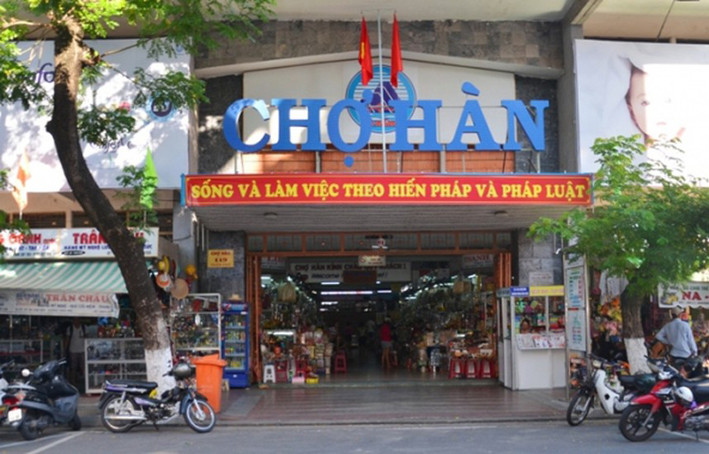 Bên ngoài chợ Hàn