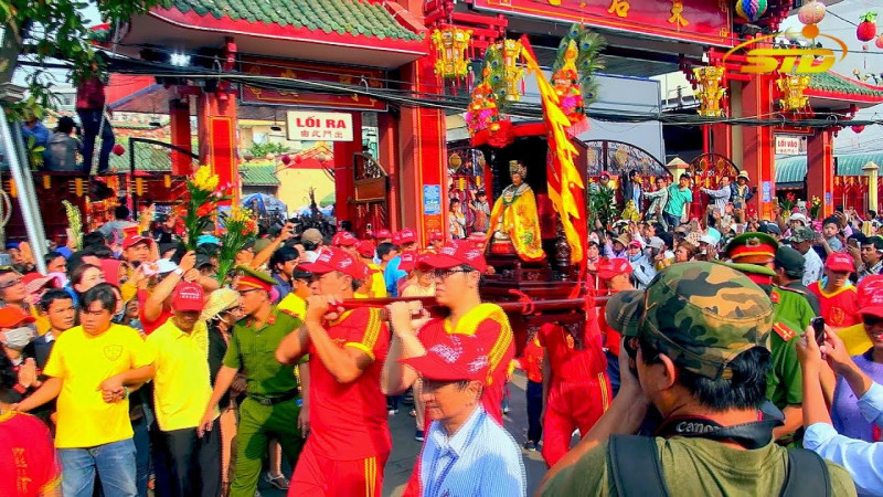 Lễ hội chùa Bà Thiên Hậu