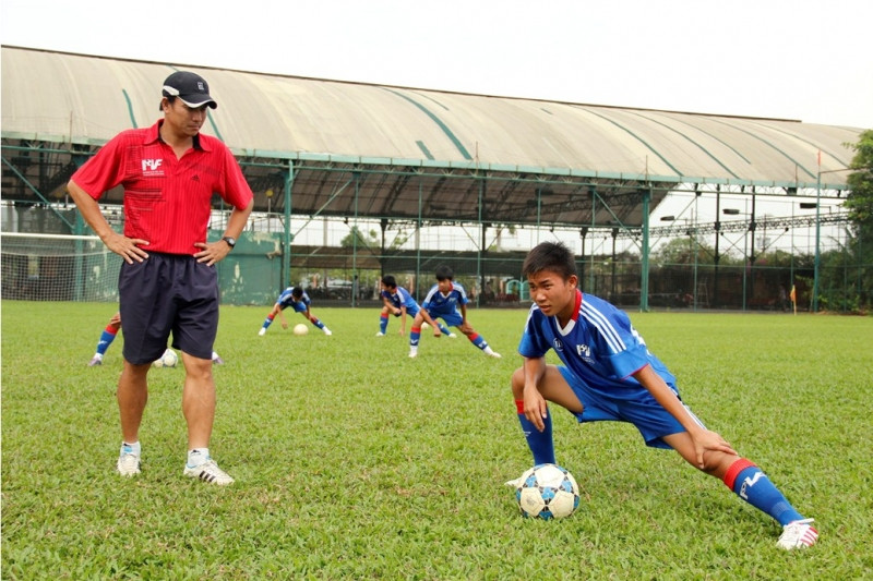 Luyện tập trên sân cỏ