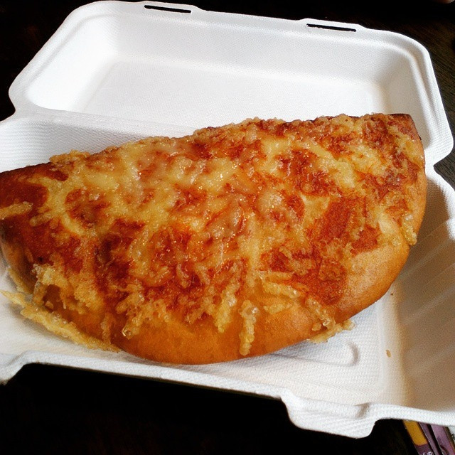 Loại Pizza ở Scotland được chiên thay vì nướng như loại bánh truyền thống.