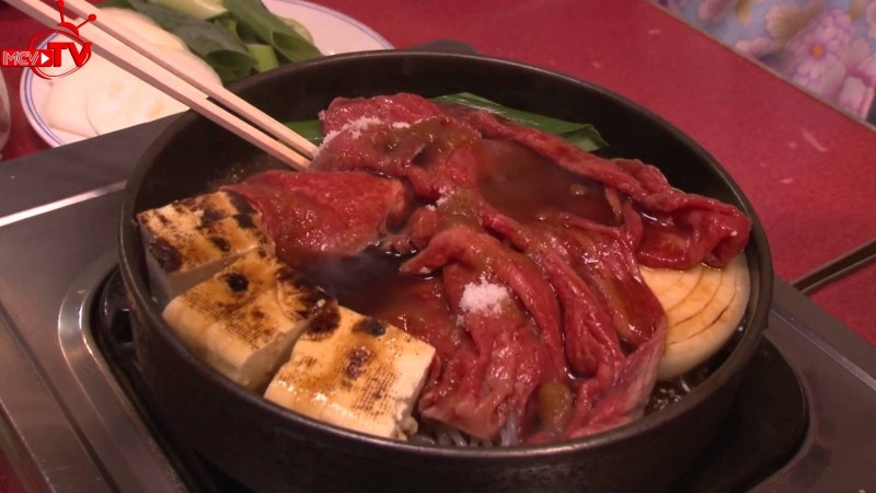 Món lẩu truyền thống Sukiyaki