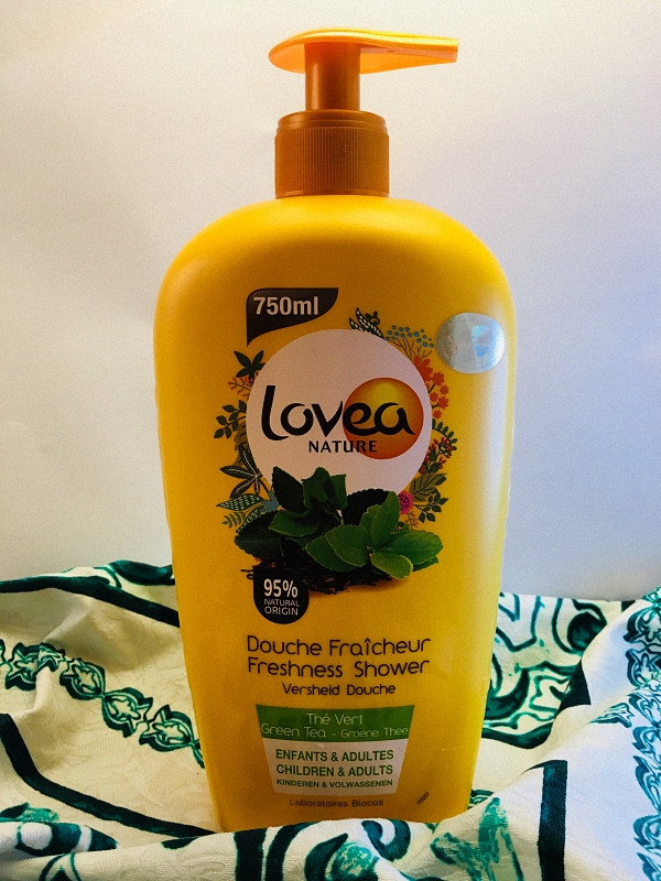 SỮA TẮM TINH CHẤT TRÀ XANH LOVEA FRESH GREEN TEA SHOWER GEL 95% NAT - 750ML