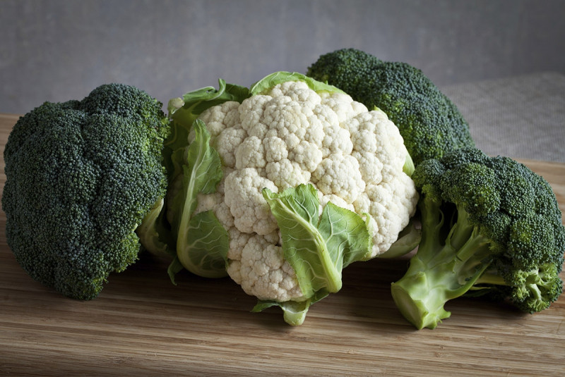 Súp lơ hay còn gọi là bông cải (xanh và trắng) là những thực phẩm rất tốt cho người men gan cao nhờ làm tăng khử độc.