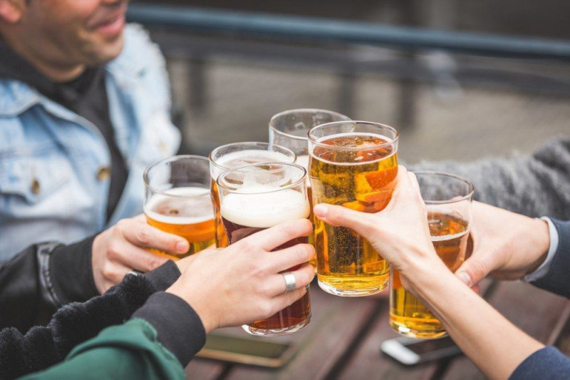 Hạn chế uống nhiều bia rượu là cách tốt nhất bảo vệ sức khỏe.