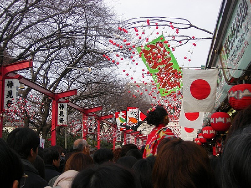 Ngày nay, nhiều người Nhật cảm thấy tiếc nuối với thứ lịch đã khiến họ mất dần bản sắc của mình