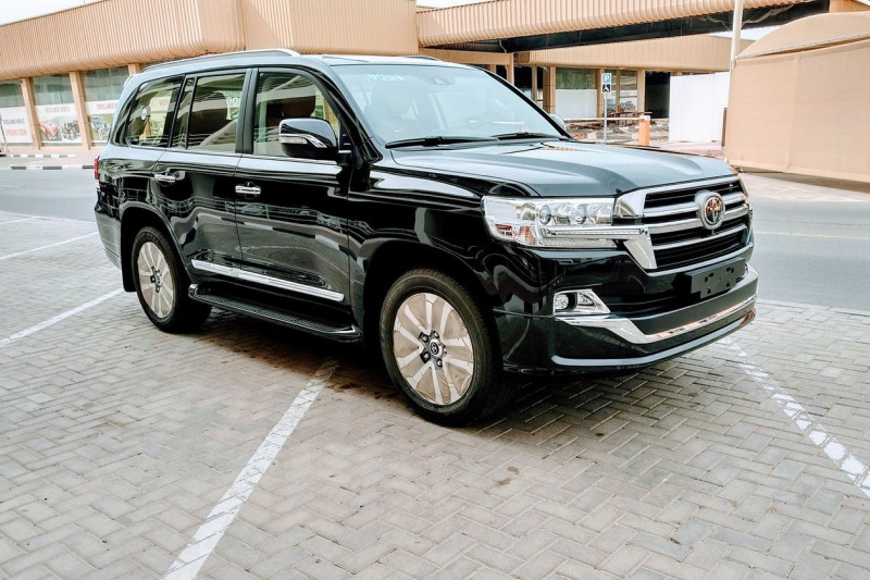 Toyota Land Cruiser MBS – Giá: 10 tỷ VND