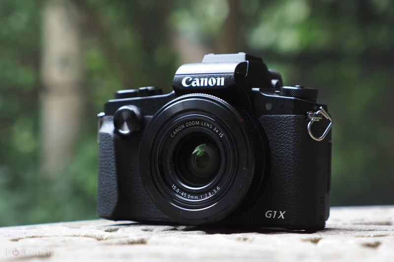 Máy ảnh cá nhân Canon G1 X Mark II sở hữu màn hình cảm ứng LCD nghiêng 180 độ cho phép bạn chụp hình linh hoạt