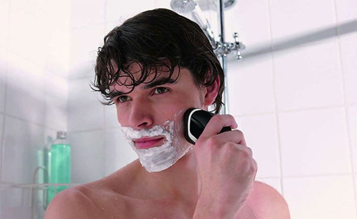 Máy cạo râu đa chức năng Philips AT610 được trang bị lưỡi cắt CloseCut có các góc tròn giúp lướt nhẹ nhàng trên da, vẫn đảm bảo cắt sát gốc mà không gây ra tổn hại gì cho da bạn
