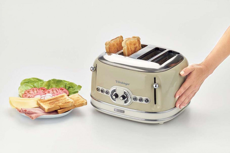 Máy nướng bánh mì, sandwich Ariete MOD 0156 có thiết kế cực sang trọng, mang 1 chút cổ điển sẽ tạo điểm nhấn cho không gian căn bếp.