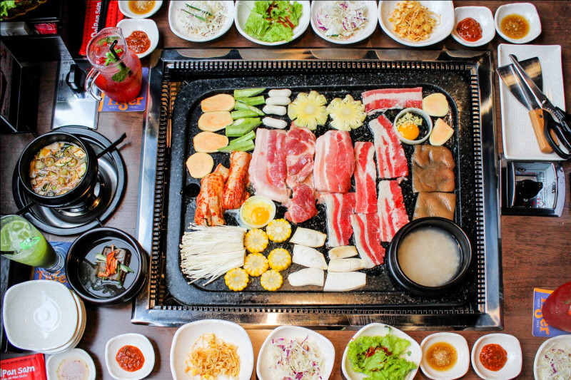 Món nướng kiểu BBQ Hàn - Nhật cũng là một gợi ý khá tốt