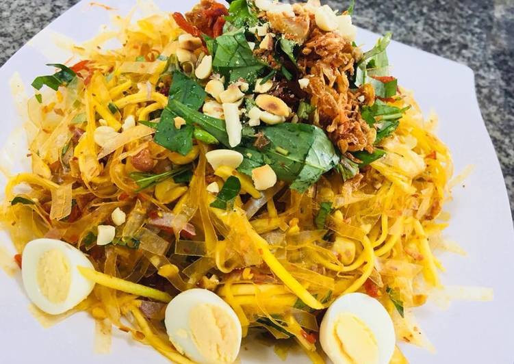 Bánh tráng trộn đầy đặn, hấp dẫn