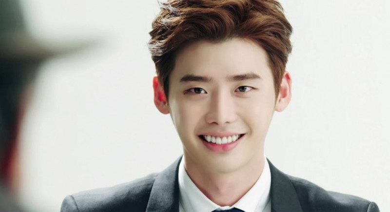 Lee Jong Suk đã bộ lộ rõ sự láu lỉnh , hài hước của mình