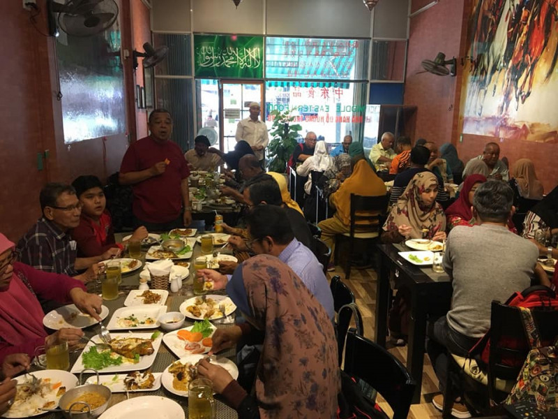 Đoàn khách Đạo Hồi dùng bữa trưa tại Nan N Kabab Đà Nẵng
