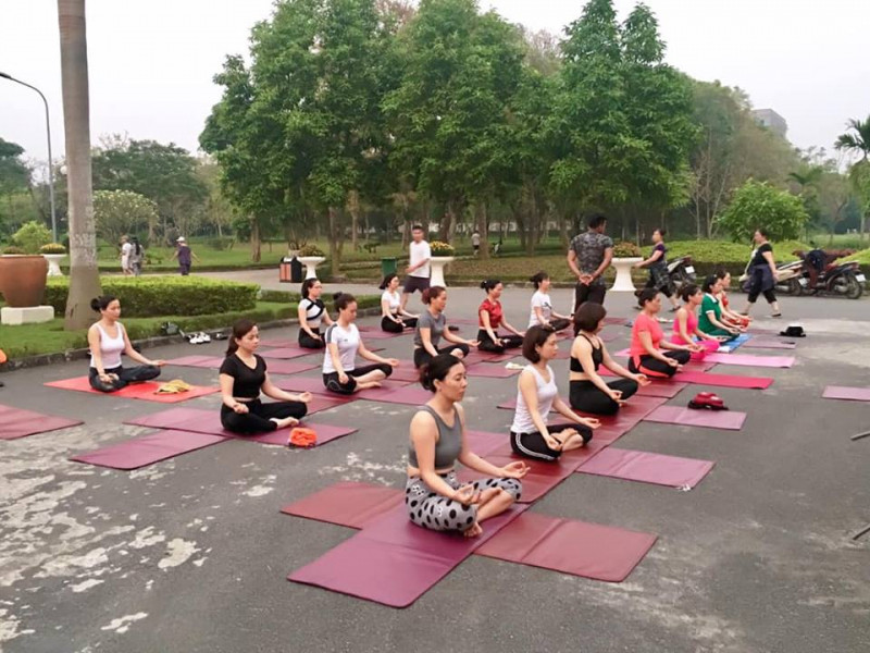 Lớp học Yoga ngoài trời tại Trung tâm ZIVA