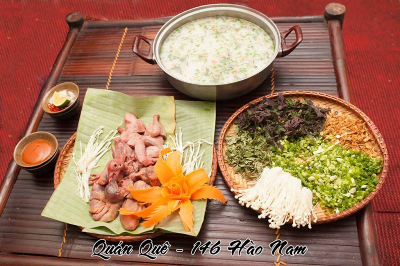 Đồ ăn ở Quán Quê chủ yếu khai thác hương vị món ăn dân tộc ở Bắc Bộ.