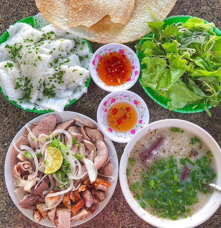 Mâm bánh hỏi cháo lòng