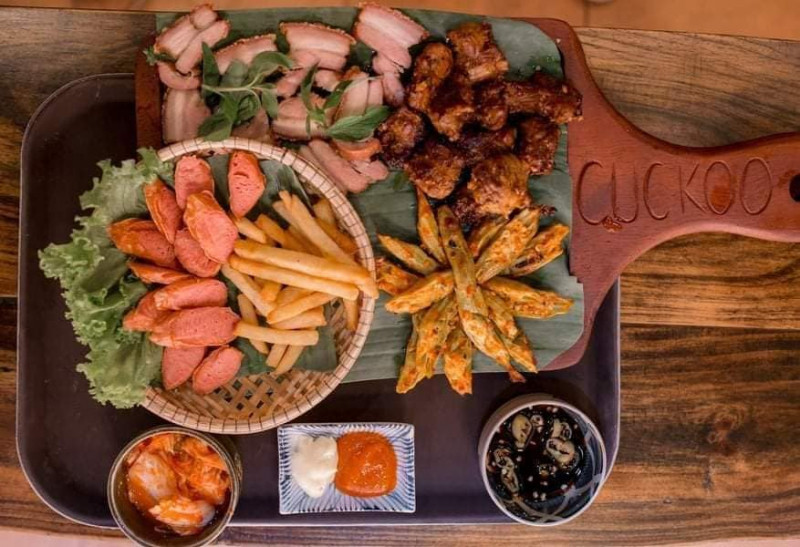 Thực đơn ở Cuckoo Restaurant & BBQ đa dạng bao gồm các món nướng, các món hải sản