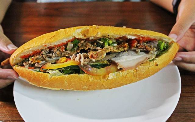 Mì pate Lò Bánh Mì Anh Tú