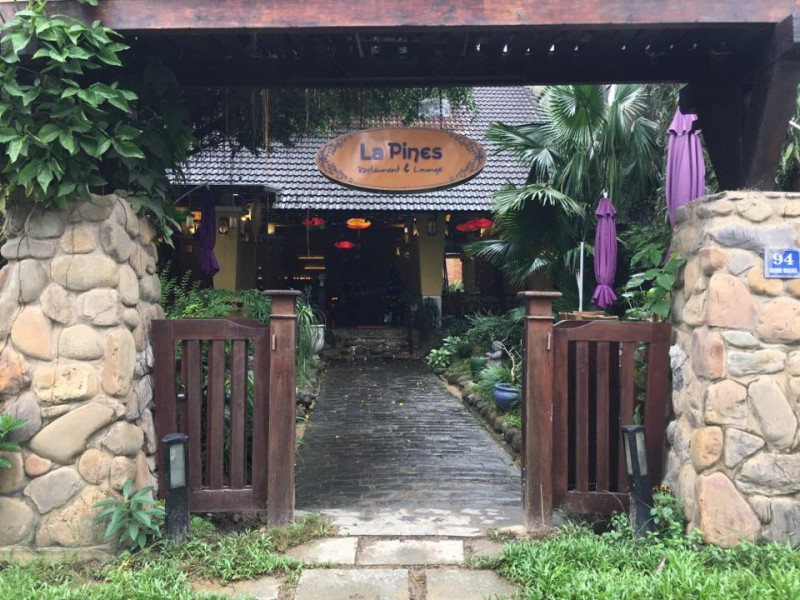 La Pines Restaurant - Món Huế