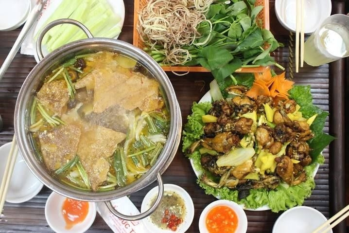 Lẩu Đức Trọc là một trong những quán ăn sinh viên được yêu thích nhất tại Hà Nội