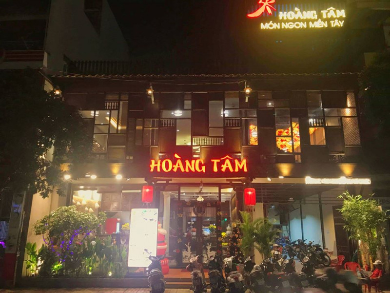 Nem nướng Hoàng Tâm là quán bán nem nướng ngon ở Sài Gòn được giới trẻ yêu thích