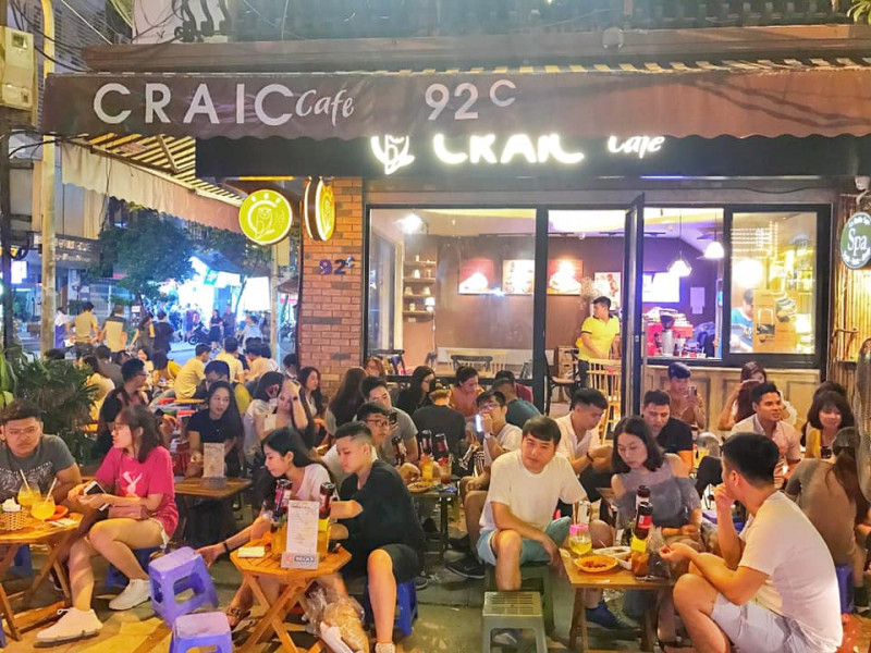 Không khí Craic Cafe mỗi tối