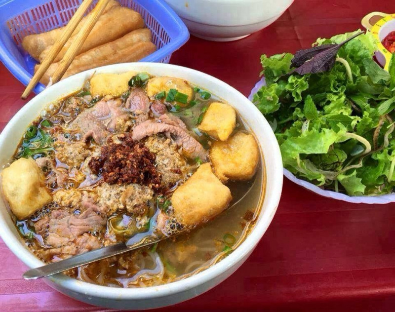 Bún riêu bưng Bát Đàn