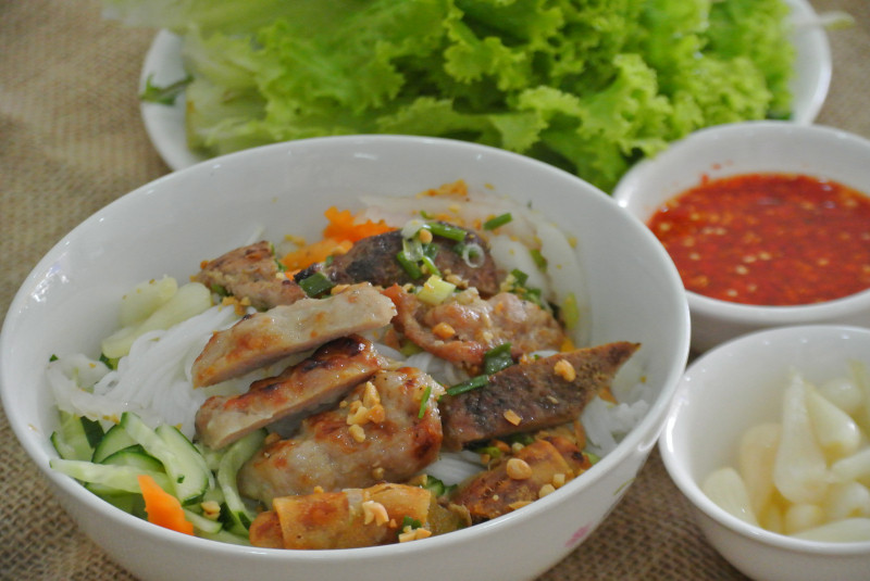 Quán bún thịt nướng Trần Phú