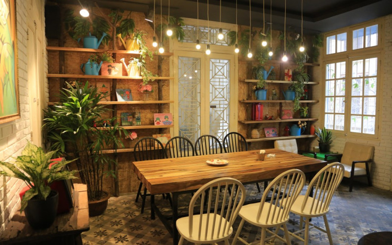 Hoa10Giờ Floral & Book Café có đến 4 không gian khác nhau là nơi trải nghiệm thú vị cho bạn trẻ