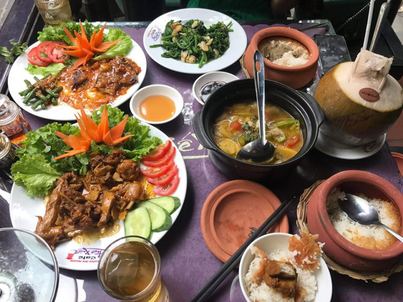 Cơm Niêu & Cafe Huế Xưa