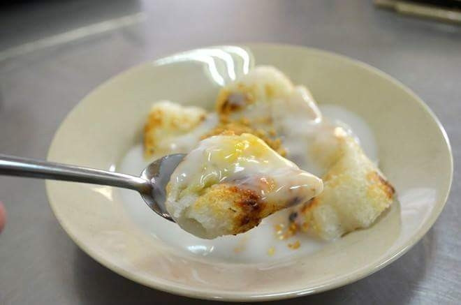 Chè chuối nướng nhà thờ